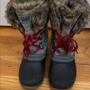 Khombu fur-trimmed snow boots.